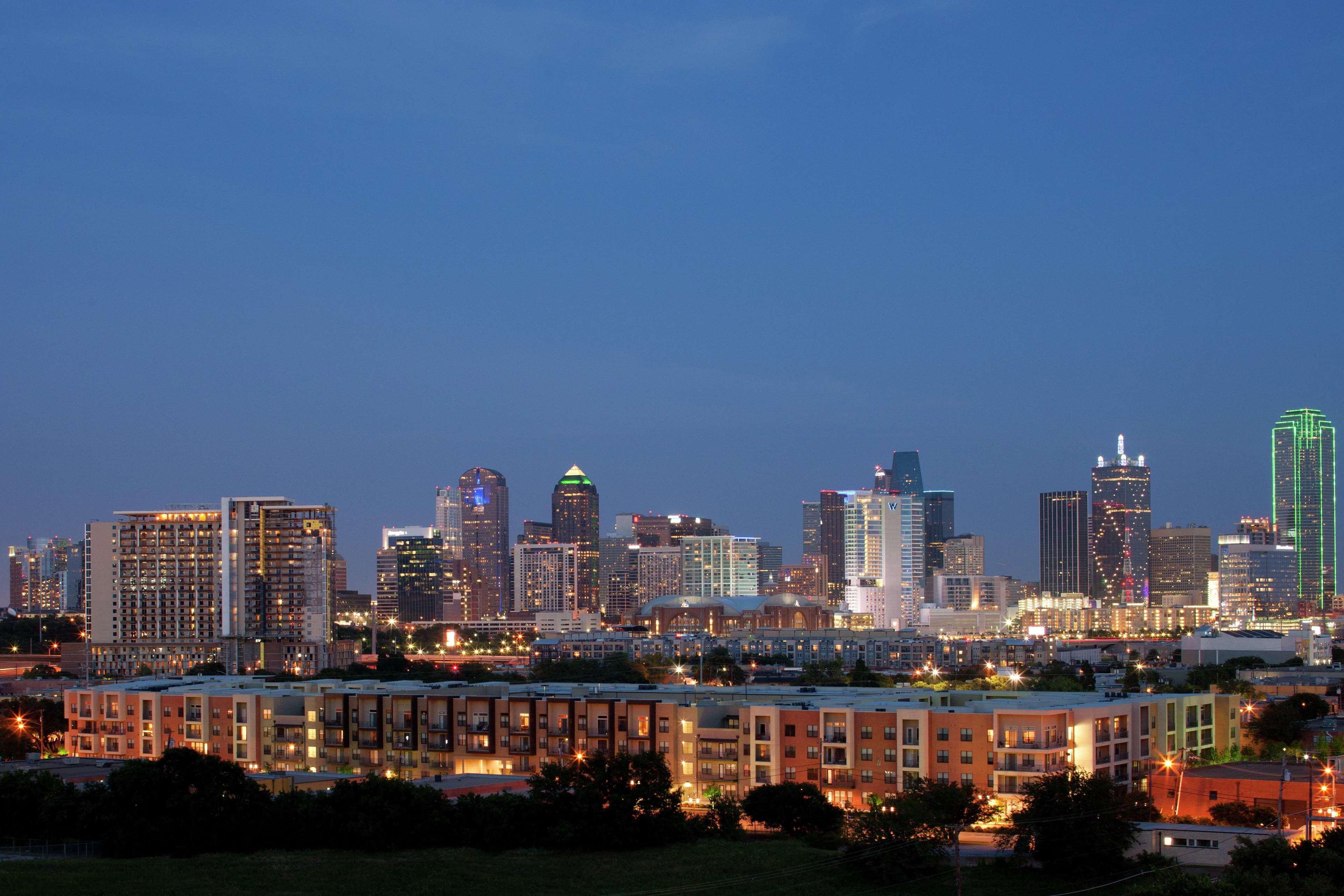 Doubletree By Hilton Dallas Market Center Exteriér fotografie