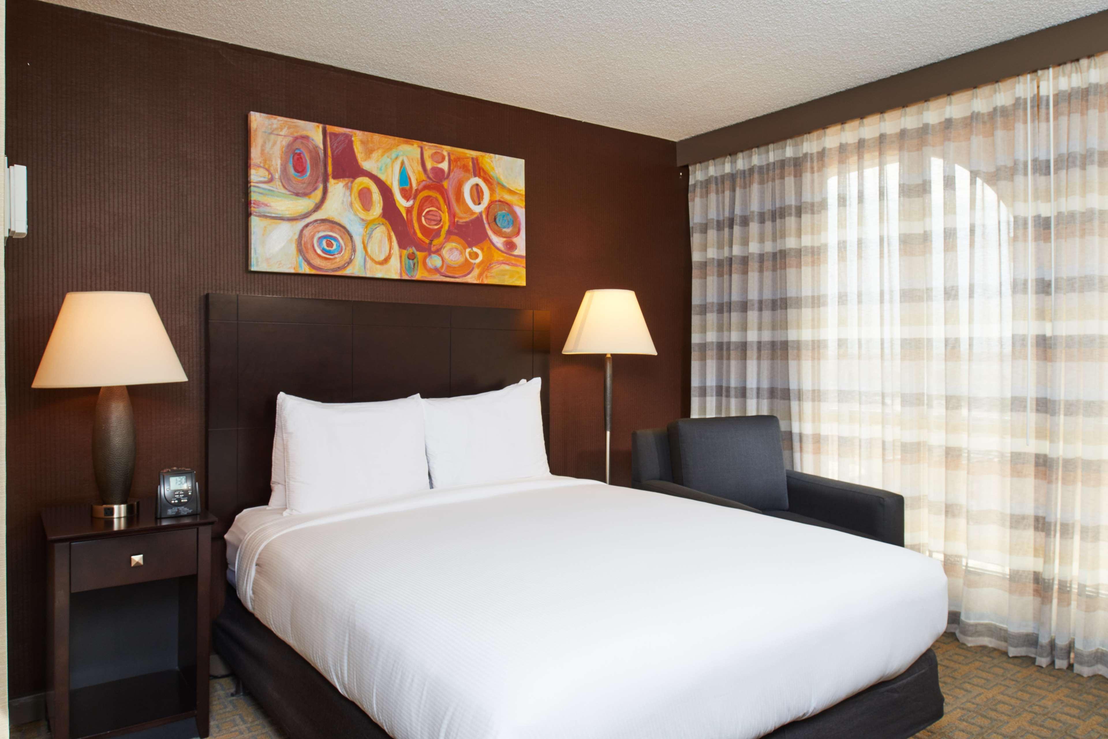 Doubletree By Hilton Dallas Market Center Exteriér fotografie