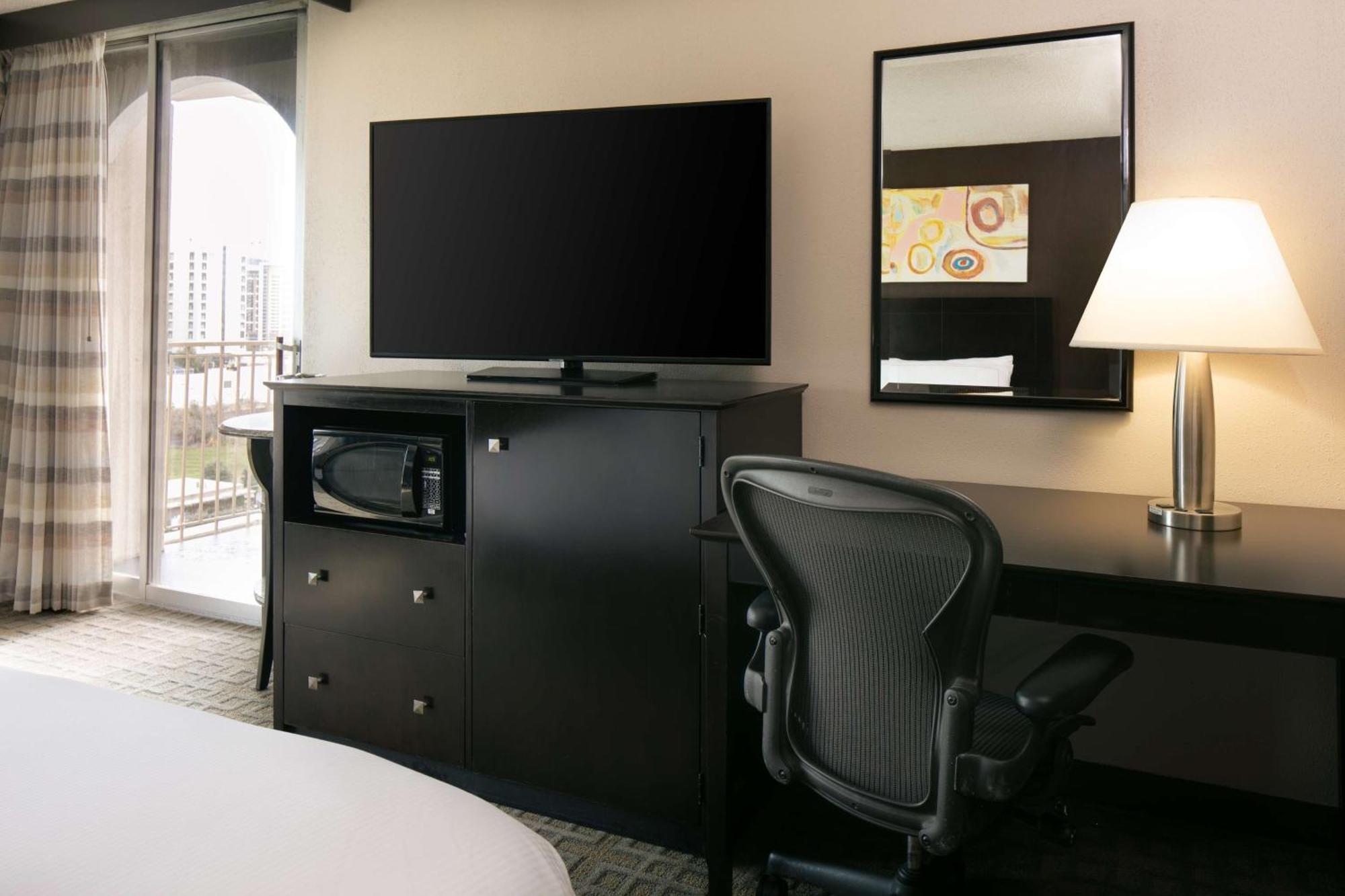 Doubletree By Hilton Dallas Market Center Exteriér fotografie