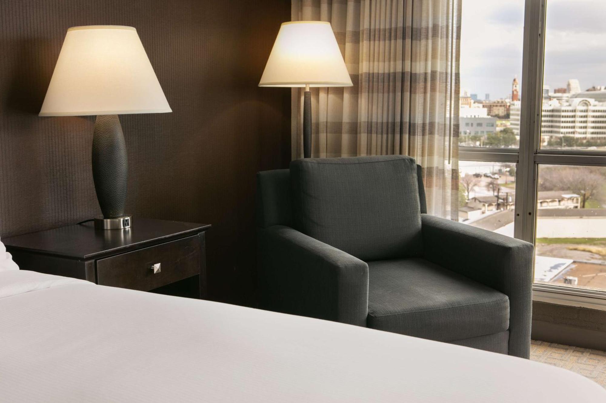 Doubletree By Hilton Dallas Market Center Exteriér fotografie