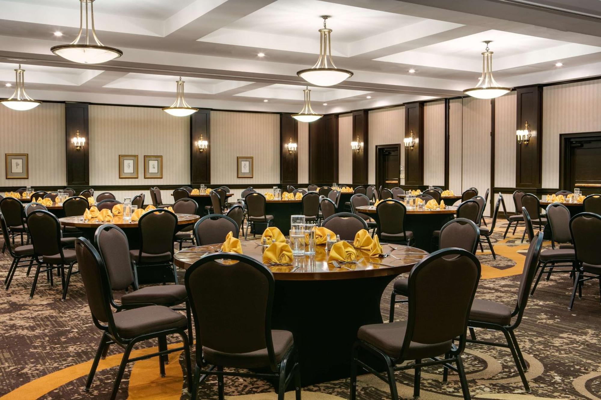 Doubletree By Hilton Dallas Market Center Exteriér fotografie