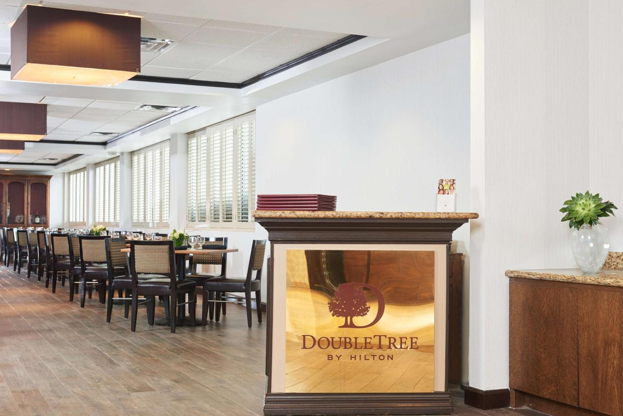 Doubletree By Hilton Dallas Market Center Exteriér fotografie