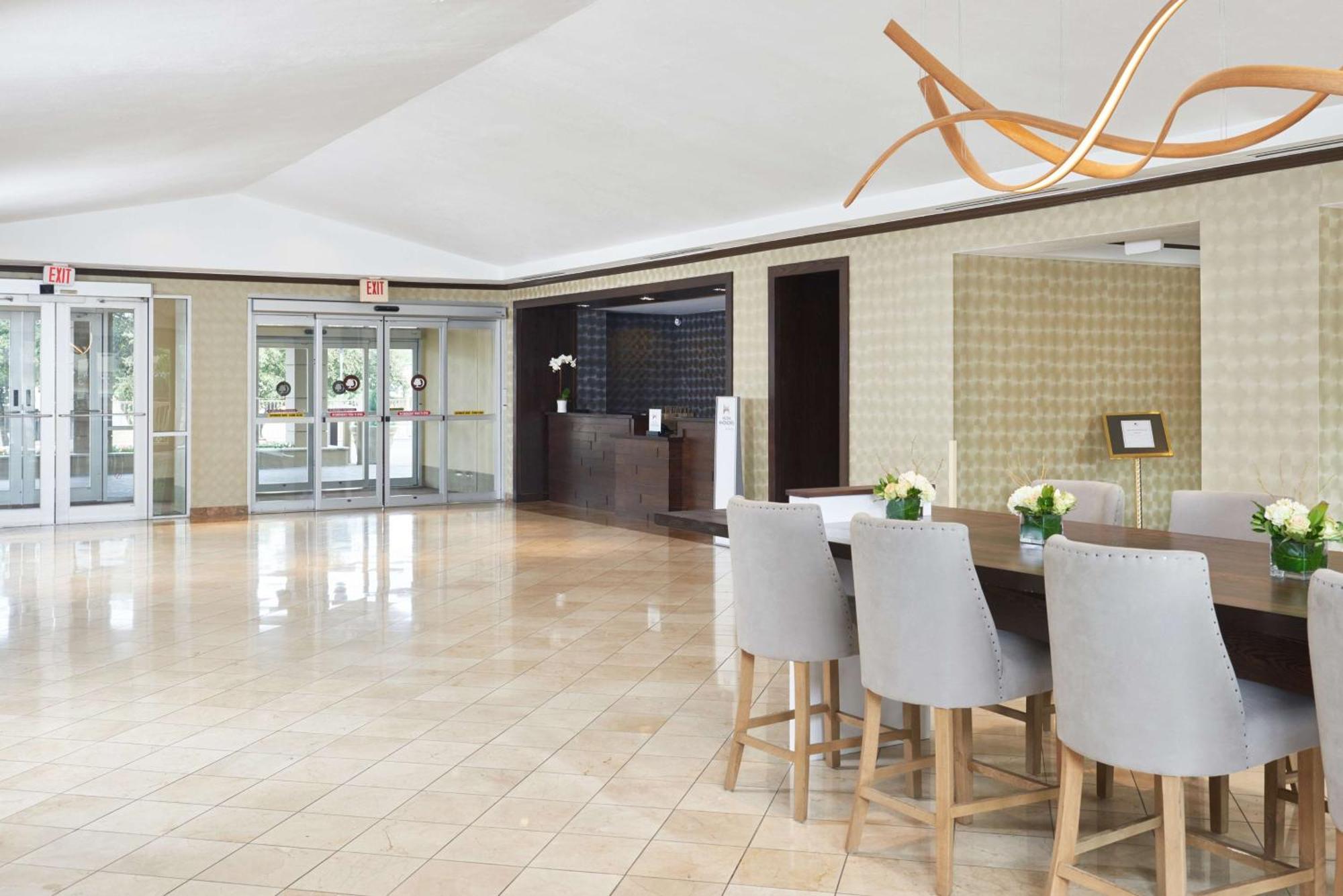 Doubletree By Hilton Dallas Market Center Exteriér fotografie