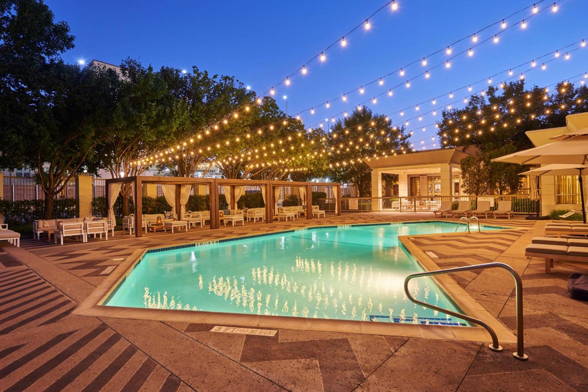 Doubletree By Hilton Dallas Market Center Exteriér fotografie