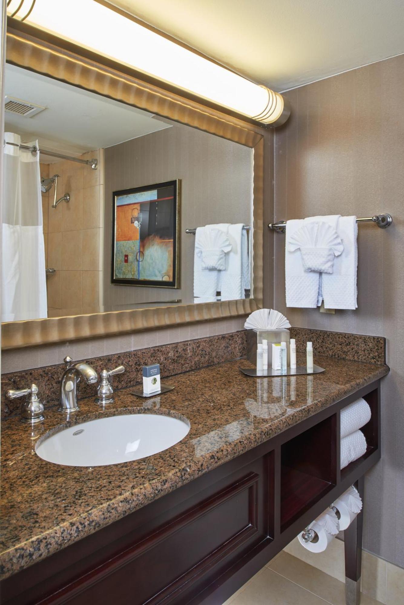 Doubletree By Hilton Dallas Market Center Exteriér fotografie